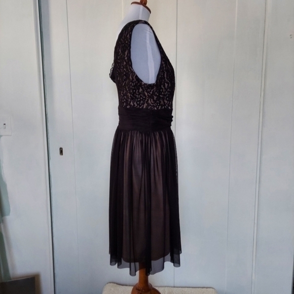 London Times Black Lace‎ and Tulle with nude underlay V Neck both sides - Picture 14 of 16